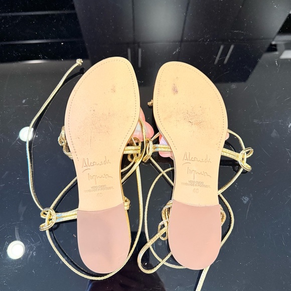 Alameda Turquesa Victoria Flower Sandals in Gold | LIKE NEW - Picture 7 of 8
